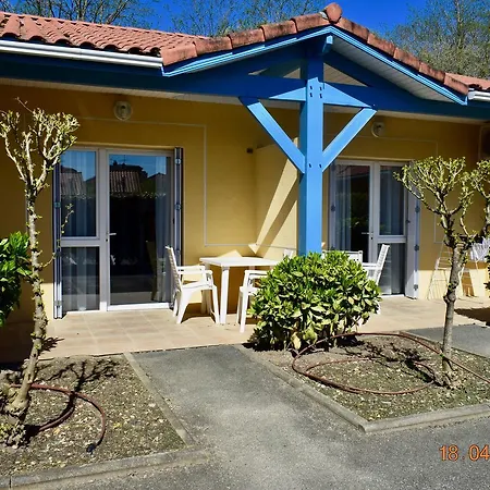 Hoteliere Les Acanthes 2*